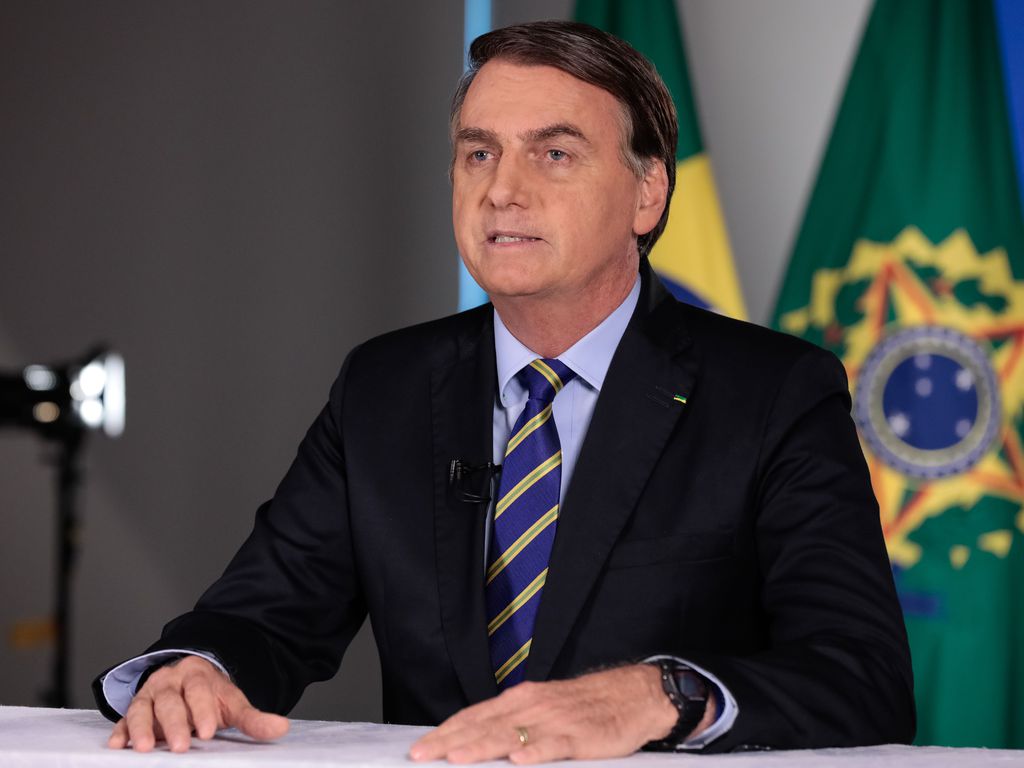 Bolsonaro pede volta ao trabalho, 'observadas as normas do Ministério da Saúde', e diz que medidas de isolamento são 'responsabilidade exclusiva' dos governadores